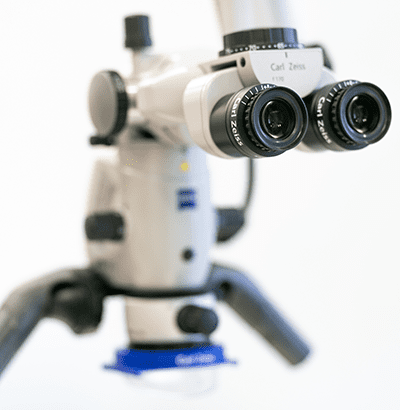 歯科用マイクロスコープ本体の画像(高倍率での観察を可能にする機器)